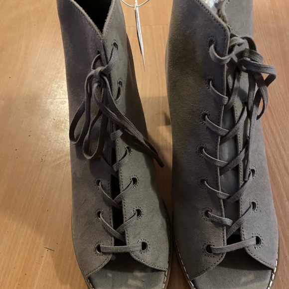 Old navy lace up boots - Picture 1 of 2